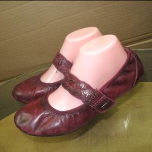 Earth Mary Jane Flats Red Leather Strap Closure Shoes Women's Size 9.5